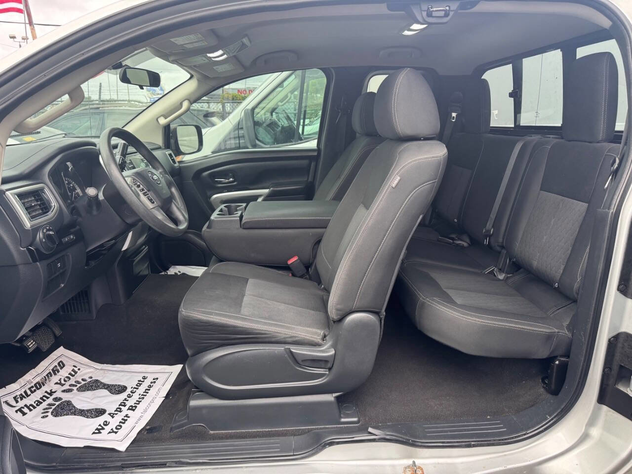 Used 2018 Nissan Titan SV RWD image 8