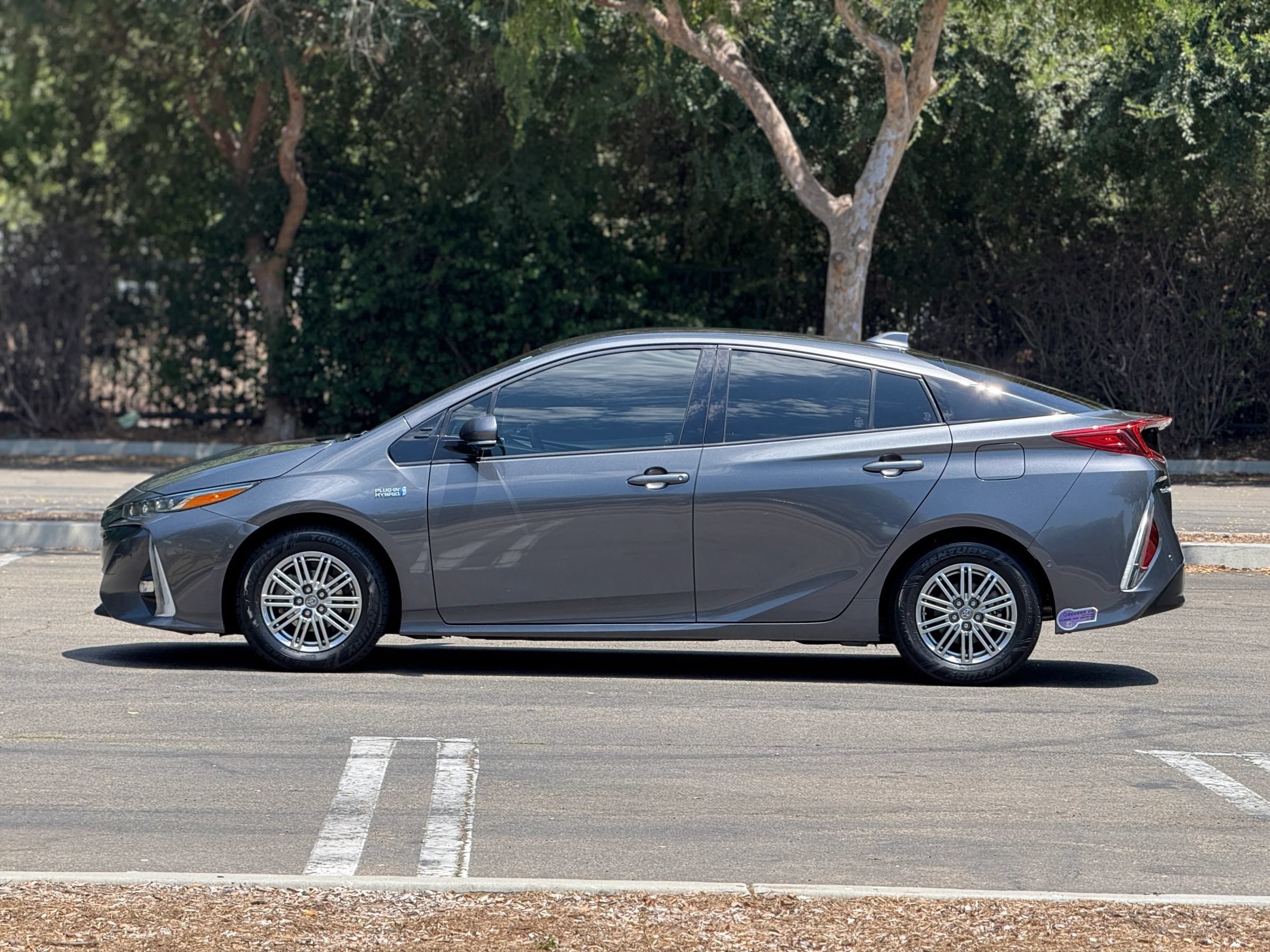 Used 2019 Toyota Prius Prime Advanced w/ Carpet Mat Package FWD image 6