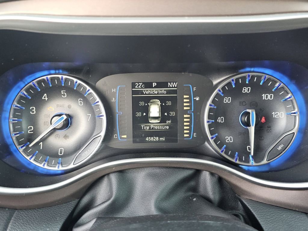 Used 2023 Chrysler Voyager LX image 30