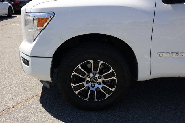 Used 2023 Nissan Titan SV image 11