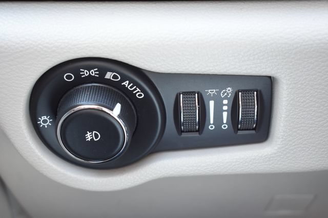 Used 2020 Chrysler Pacifica Touring-L FWD image 20