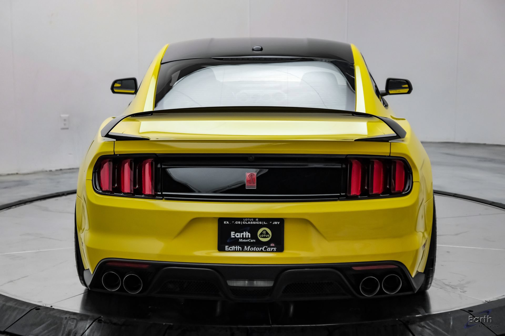 Used 2017 Ford Mustang Shelby GT350R w/ GT350R Equipment Group 920A RWD image 13