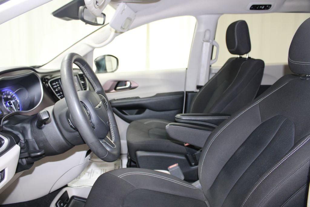 Used 2024 Chrysler Voyager LX FWD image 14