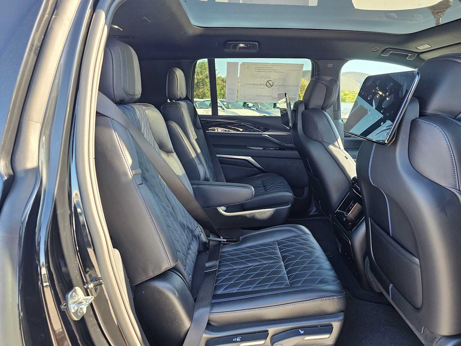 New 2026 Cadillac Escalade IQL Luxury w/ LPO, Radiant Package AWD/4WD image 12