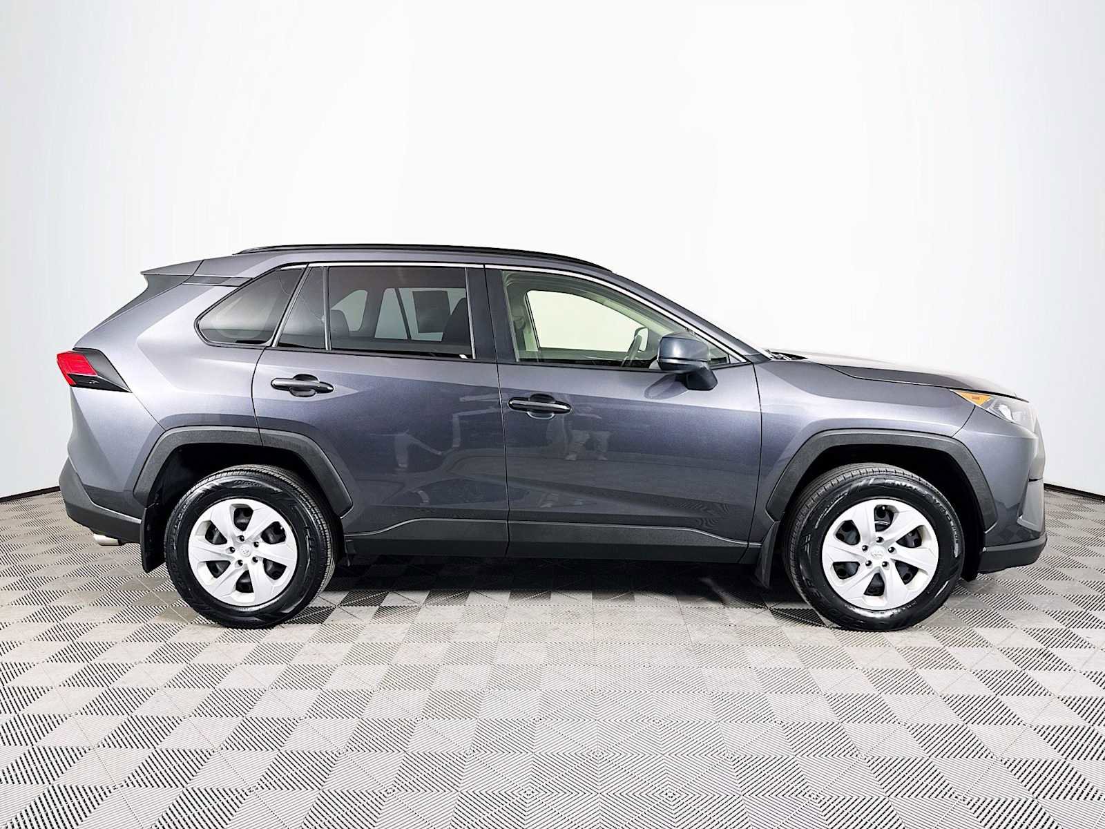 Used 2019 Toyota RAV4 LE w/ Carpet Mat Package image 4