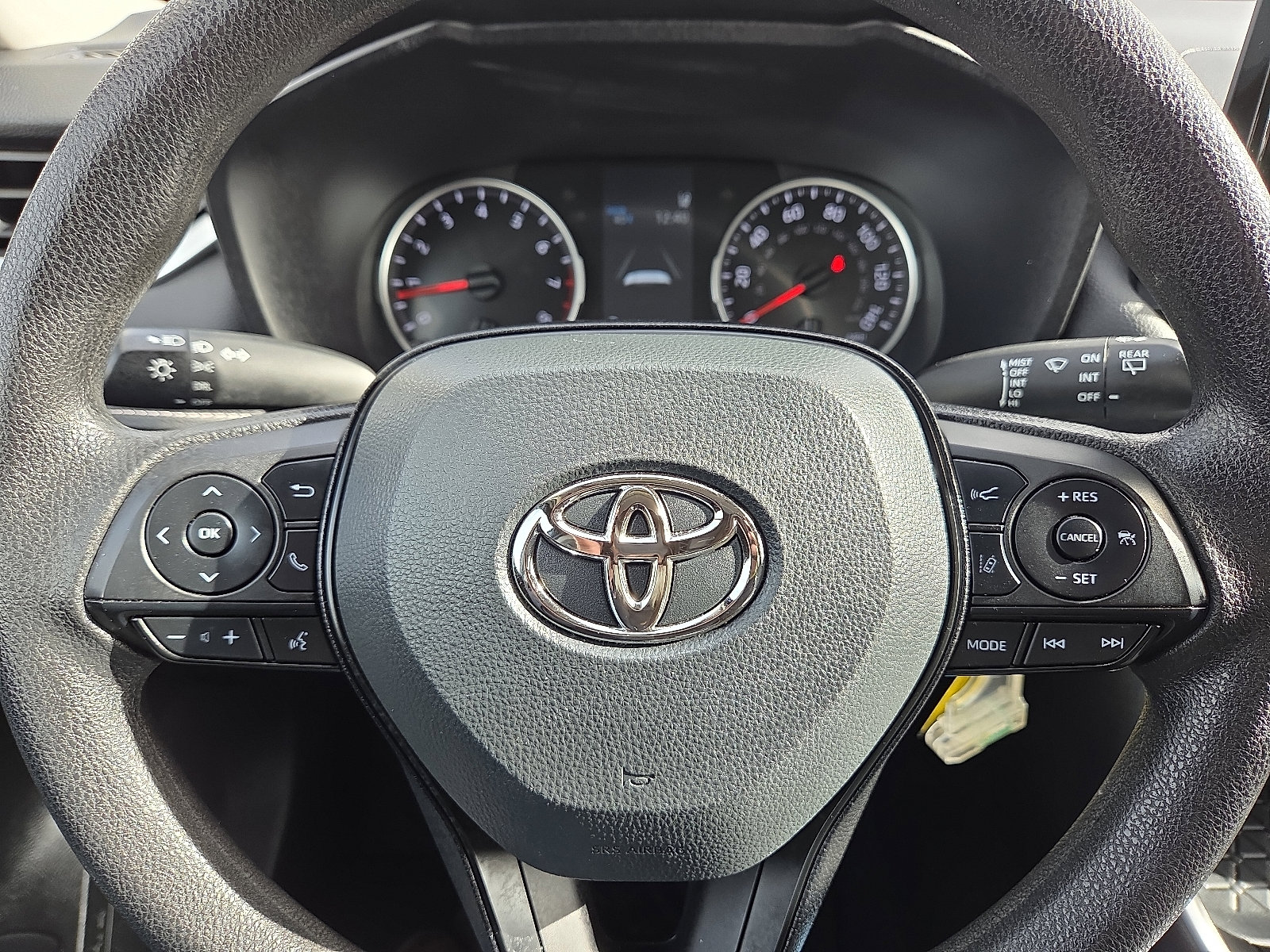 Used 2022 Toyota RAV4 LE image 24