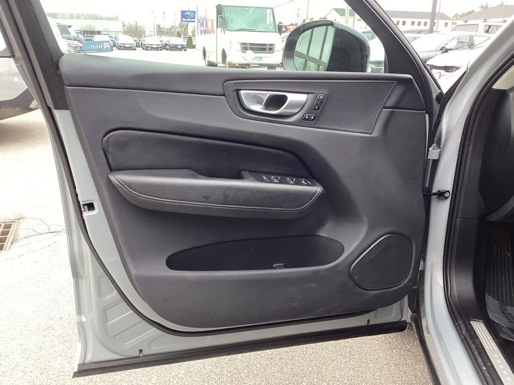 Used 2024 Volvo XC60 B5 Plus image 10