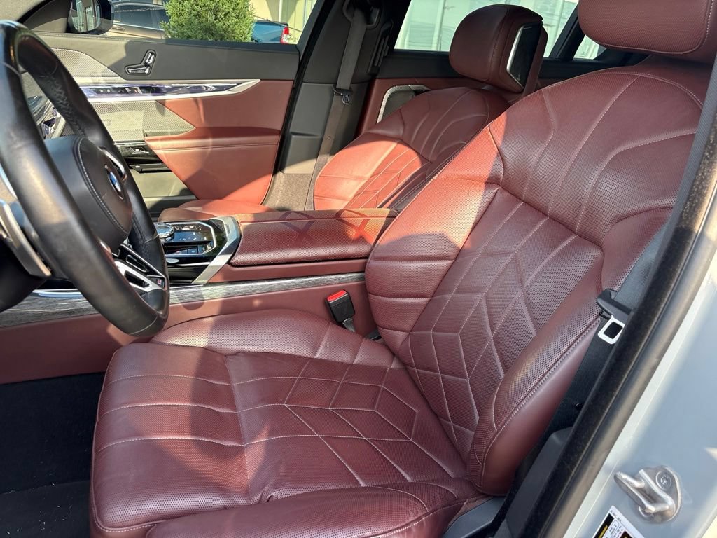 Used 2023 BMW 760i xDrive w/ Executive Package AWD/4WD image 5