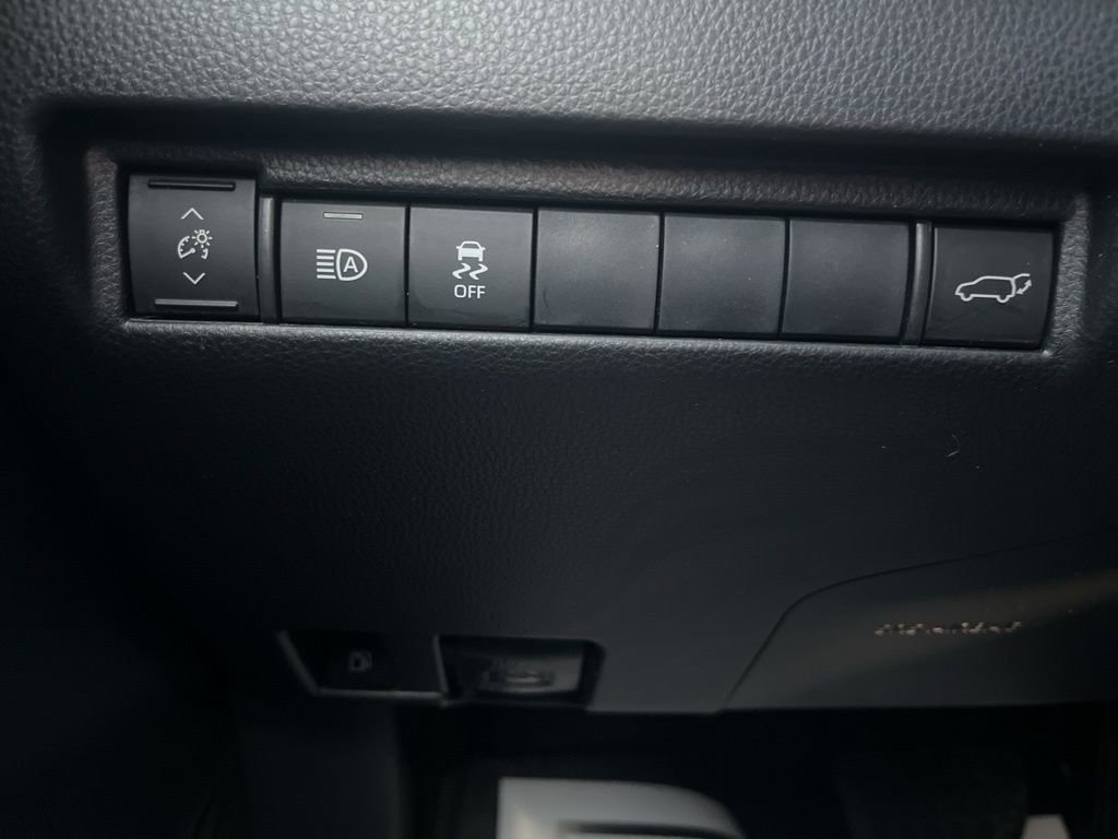 Used 2021 Toyota Venza LE w/ Carpet Mat Package (TMS) image 60