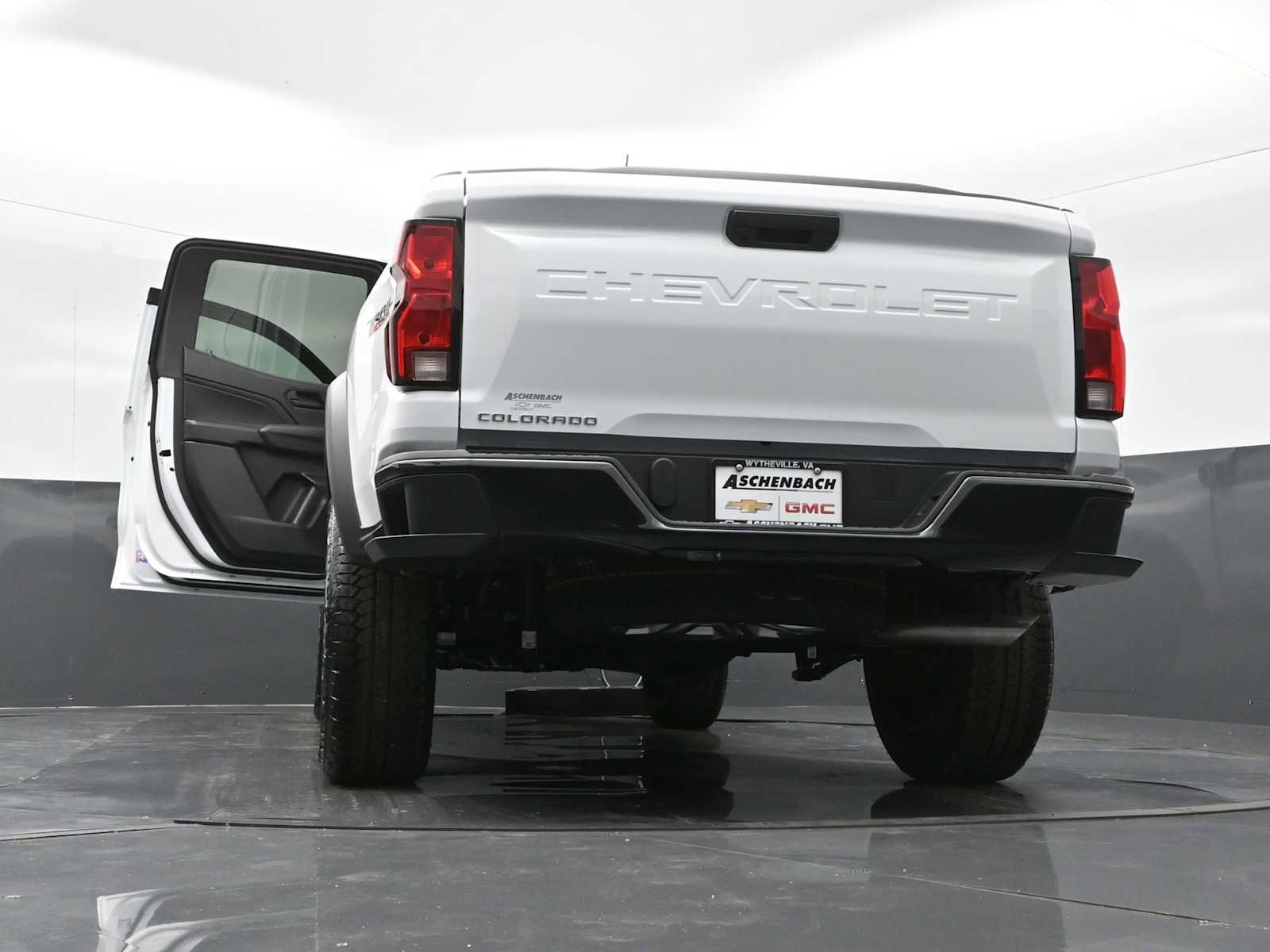 Used 2024 Chevrolet Colorado Trail Boss image 29