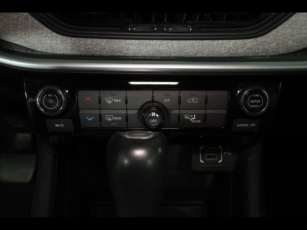 Used 2023 Jeep Compass Latitude AWD/4WD image 27