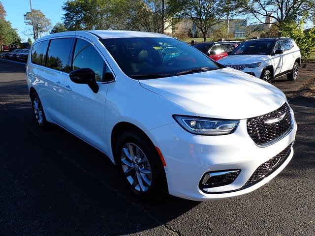 New 2026 Chrysler Pacifica Select image 9
