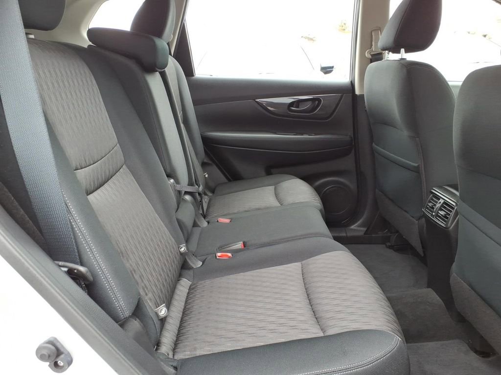 Used 2020 Nissan Rogue S image 6