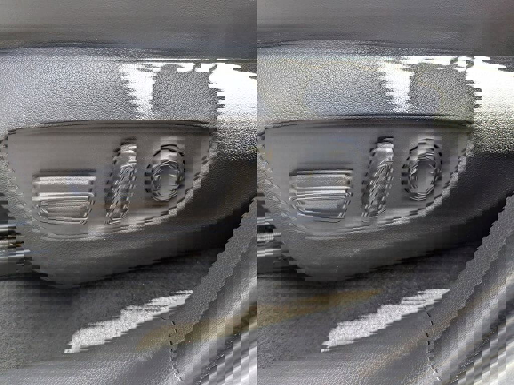 Used 2023 Toyota RAV4 XLE Premium image 18