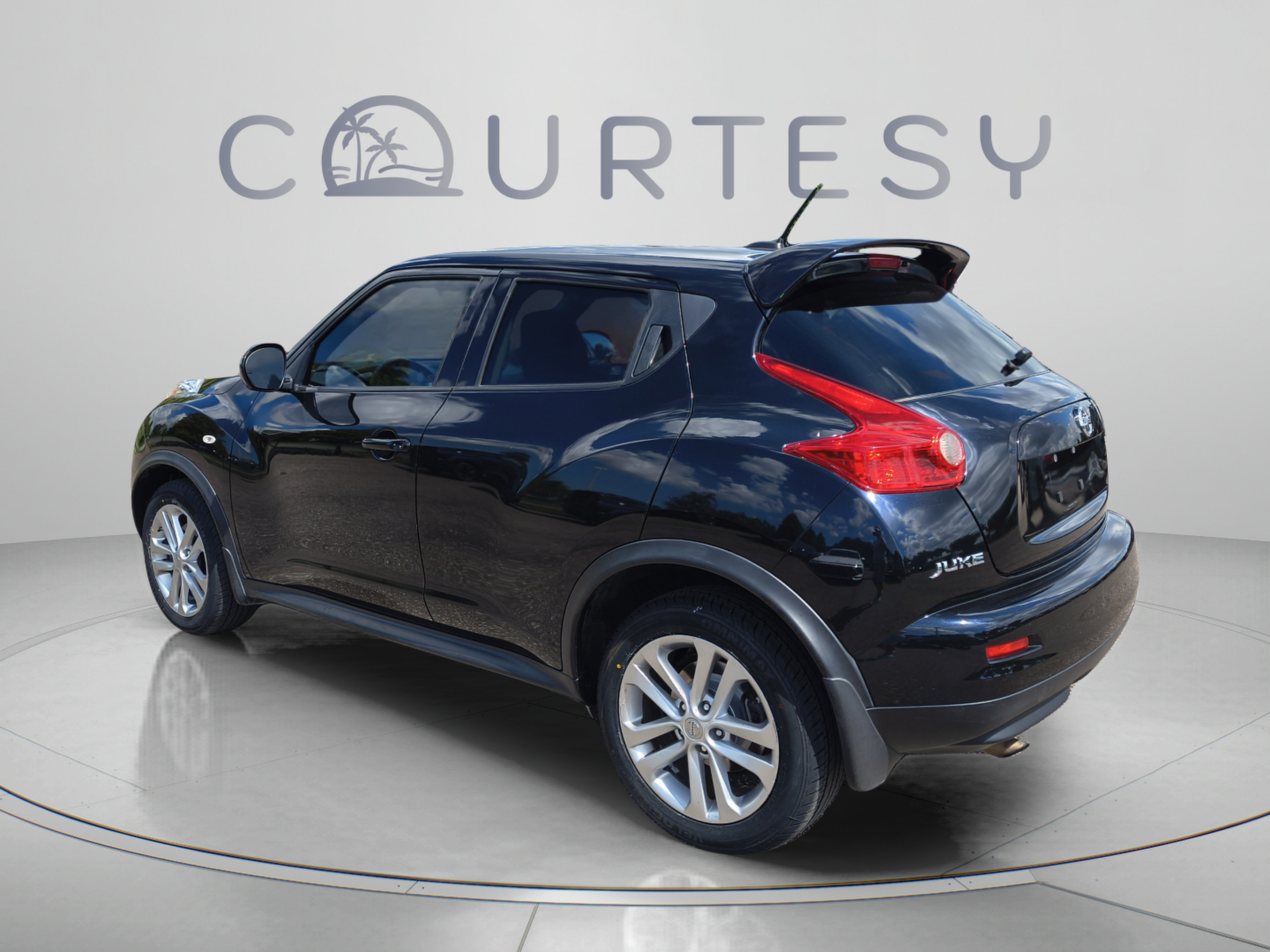 Used 2014 Nissan Juke SL FWD image 3