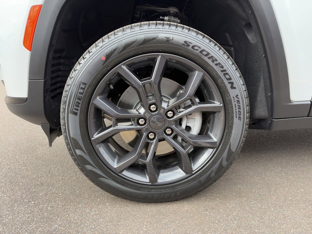 New 2025 Jeep Grand Cherokee L Limited image 9