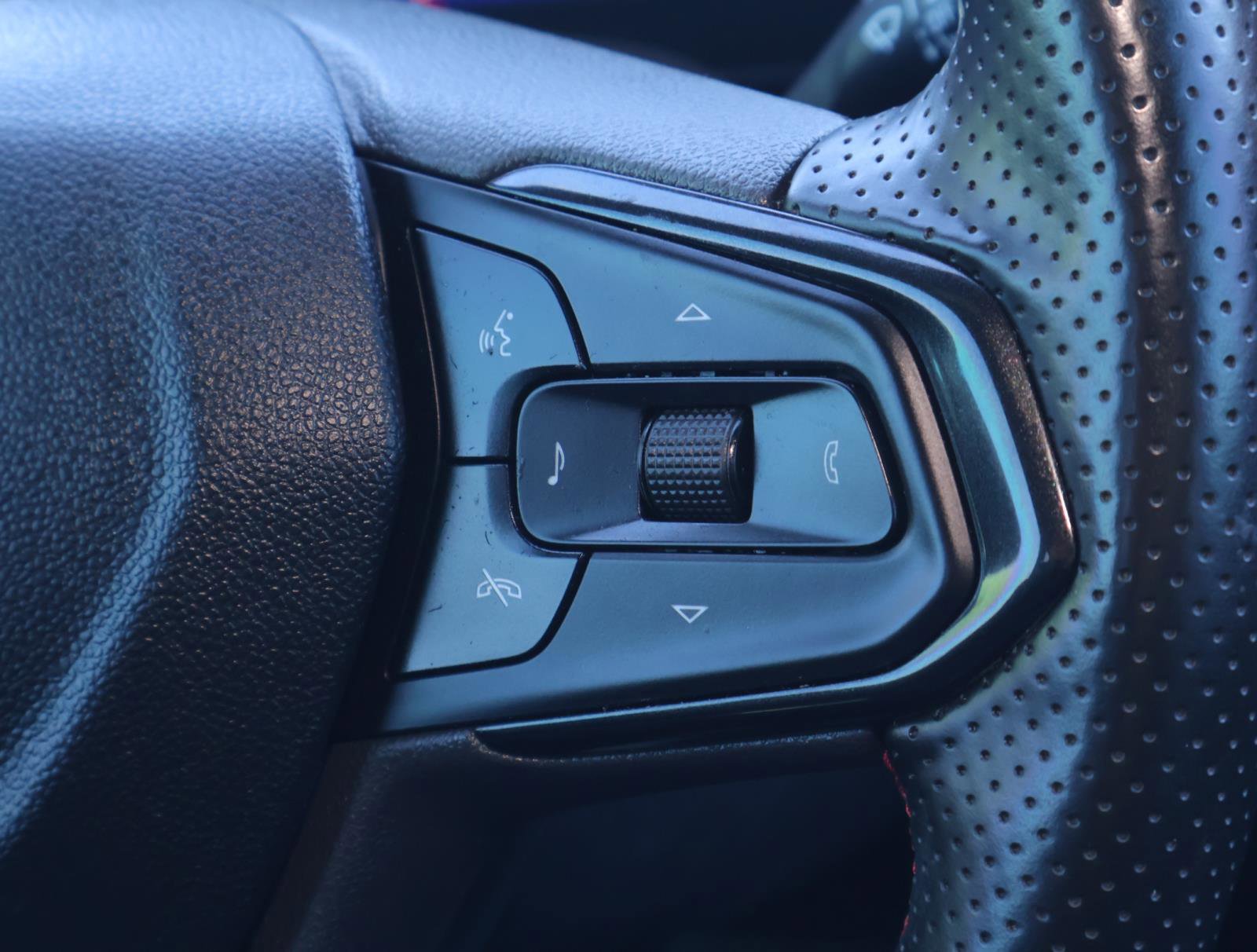 Used 2024 Chevrolet Trax RS w/ Sunroof Package image 26