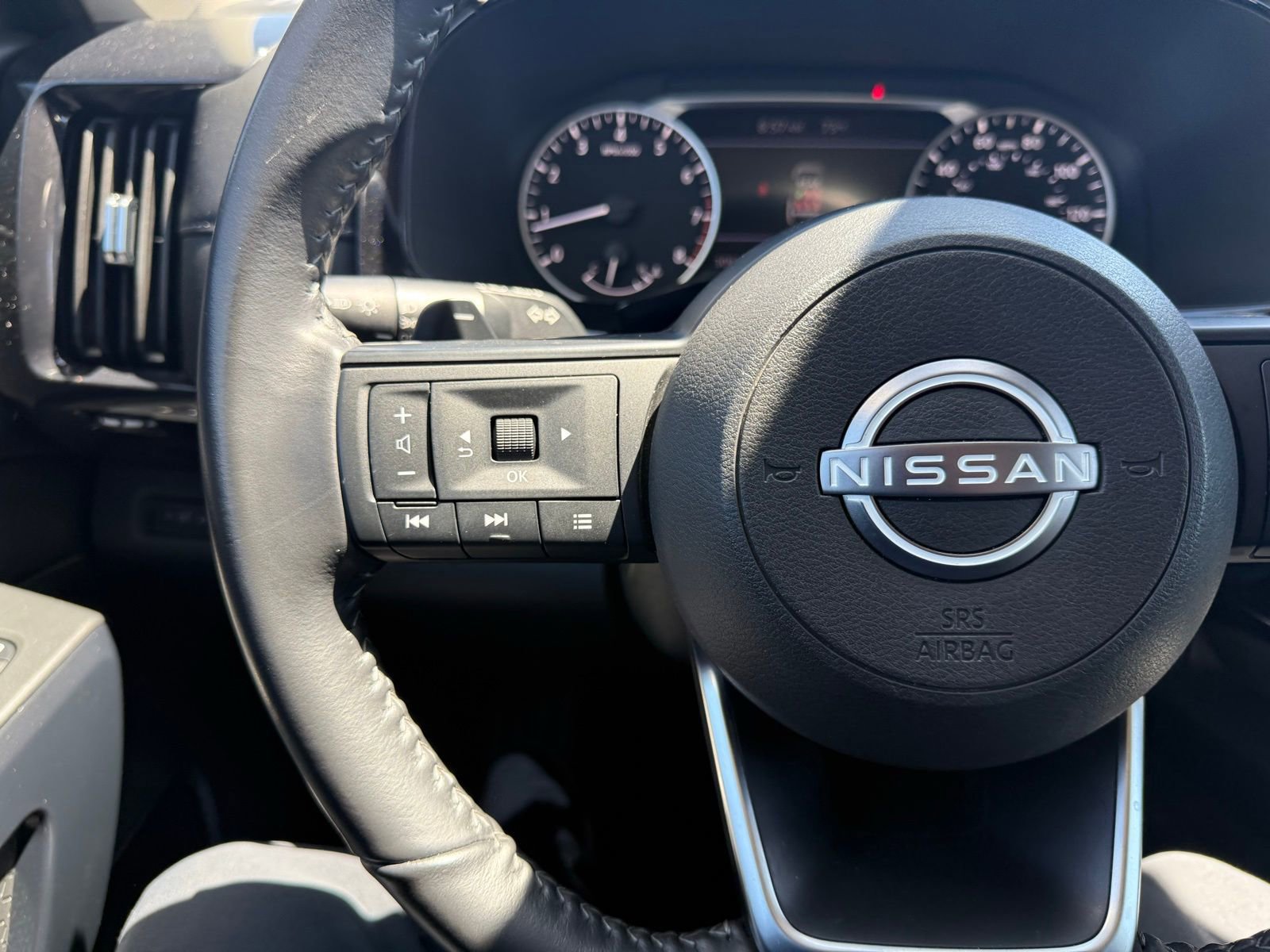 Certified 2025 Nissan Pathfinder SV image 18