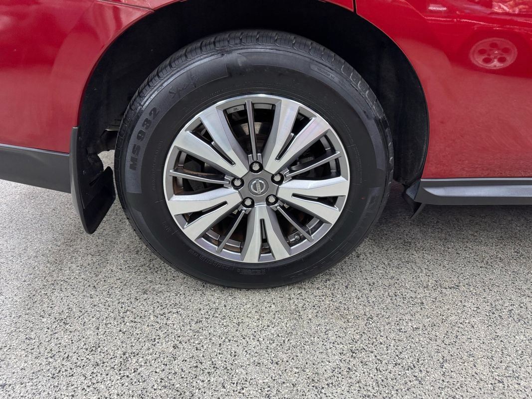 Used 2018 Nissan Pathfinder S AWD/4WD image 39