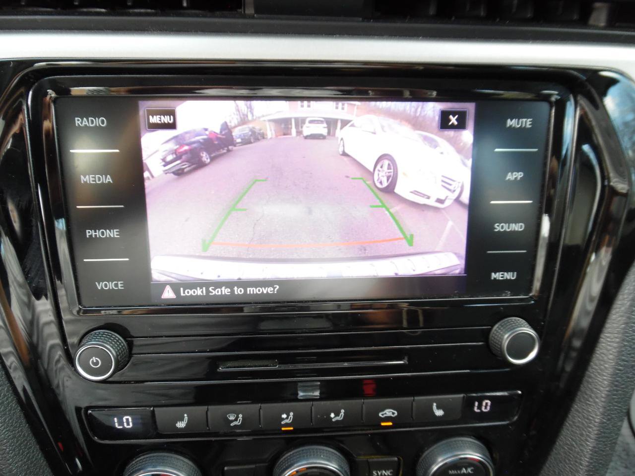 Used 2022 Volkswagen Passat 2.0T SE image 16