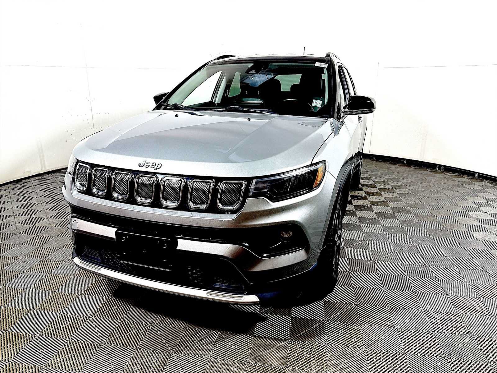 Used 2022 Jeep Compass Limited AWD/4WD image 3