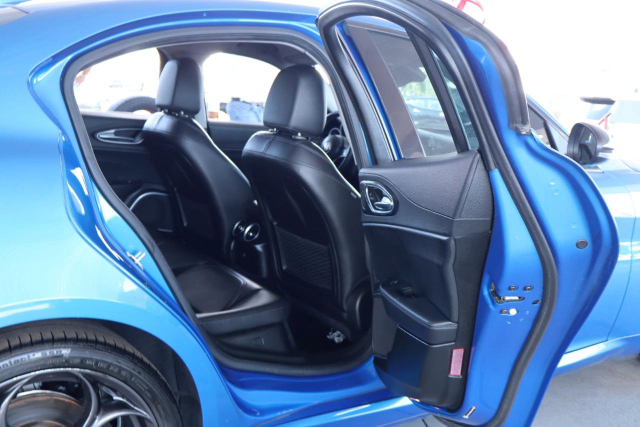 Used 2018 Alfa Romeo Giulia RWD image 31