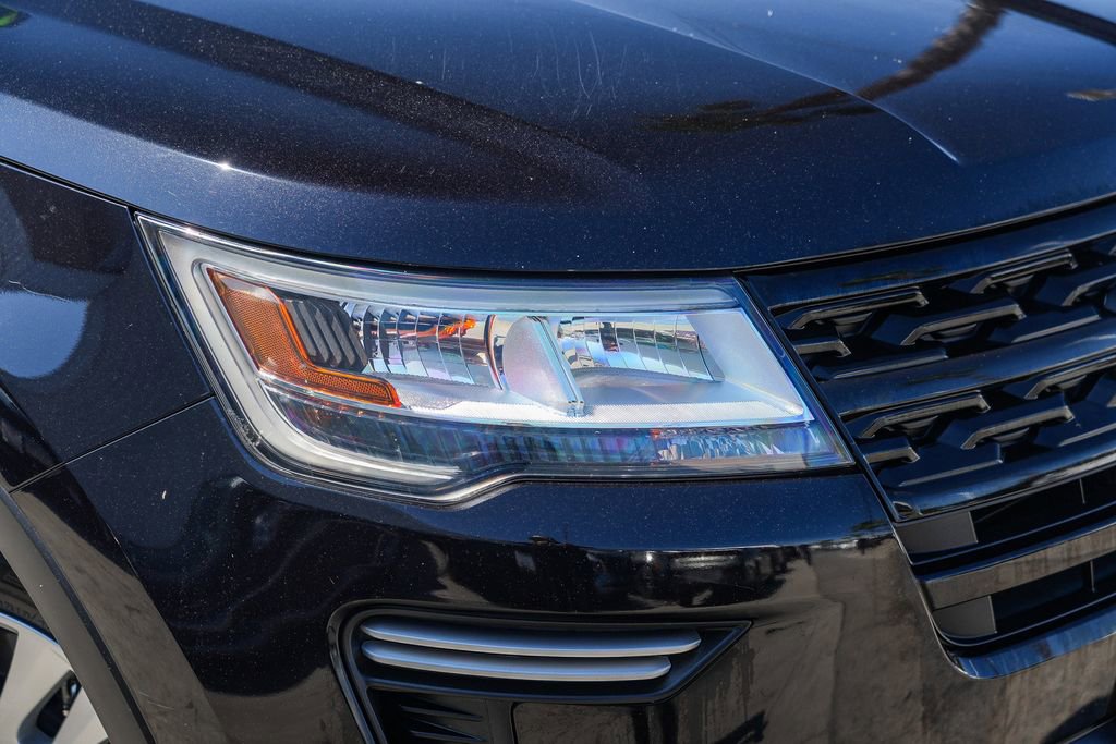 Used 2019 Ford Explorer XLT AWD/4WD image 2