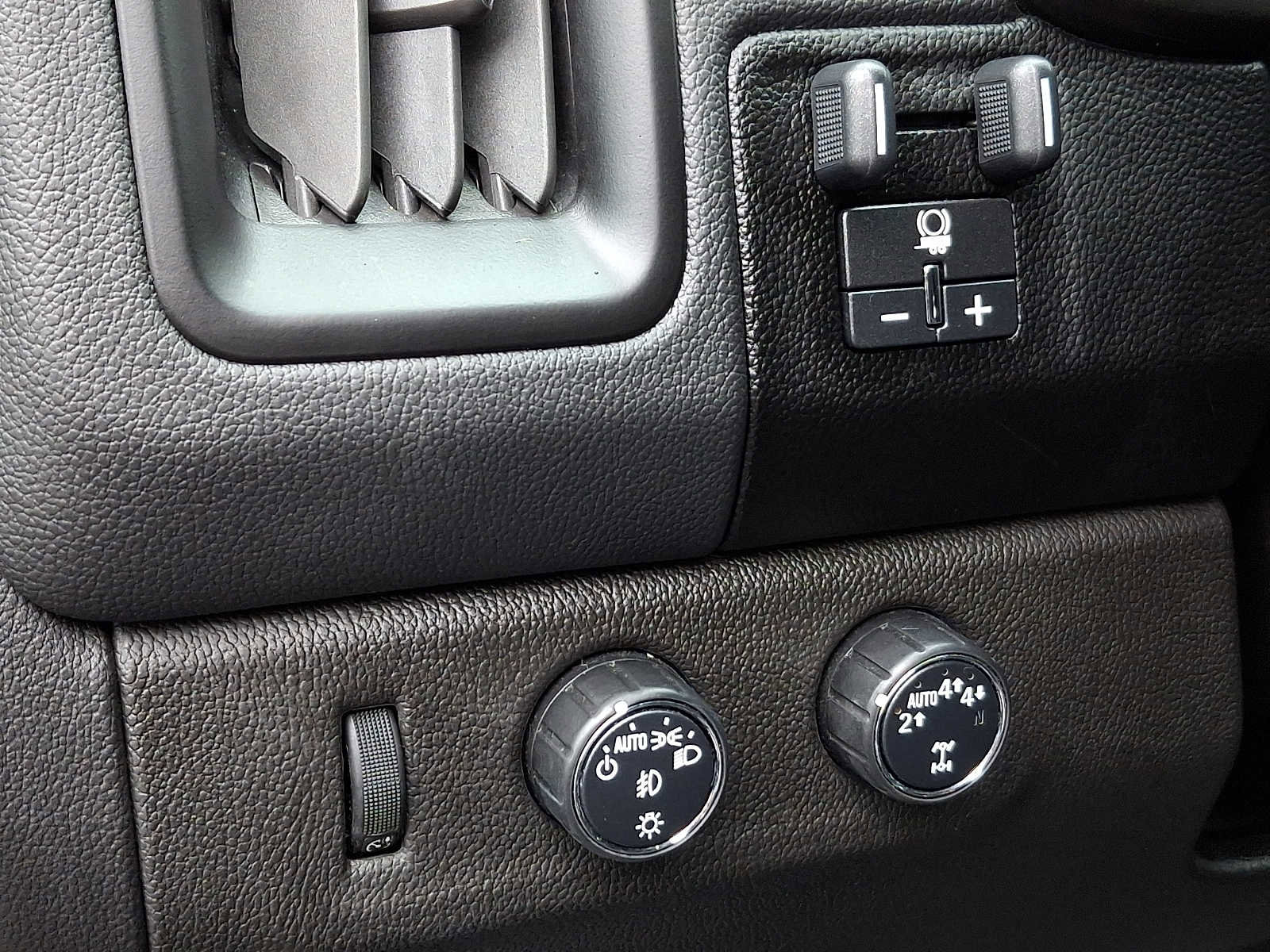 Certified 2022 Chevrolet Colorado LT w/ LT Convenience Package image 29