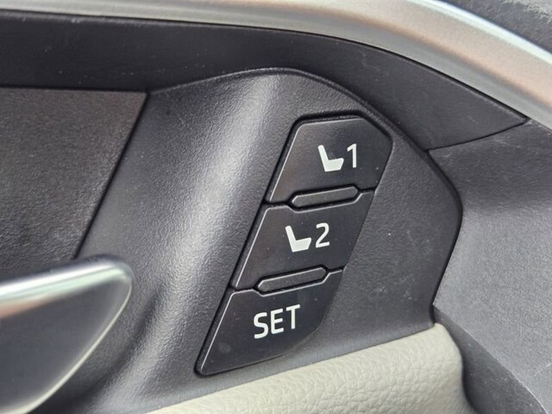 Used 2021 Toyota RAV4 Limited image 32