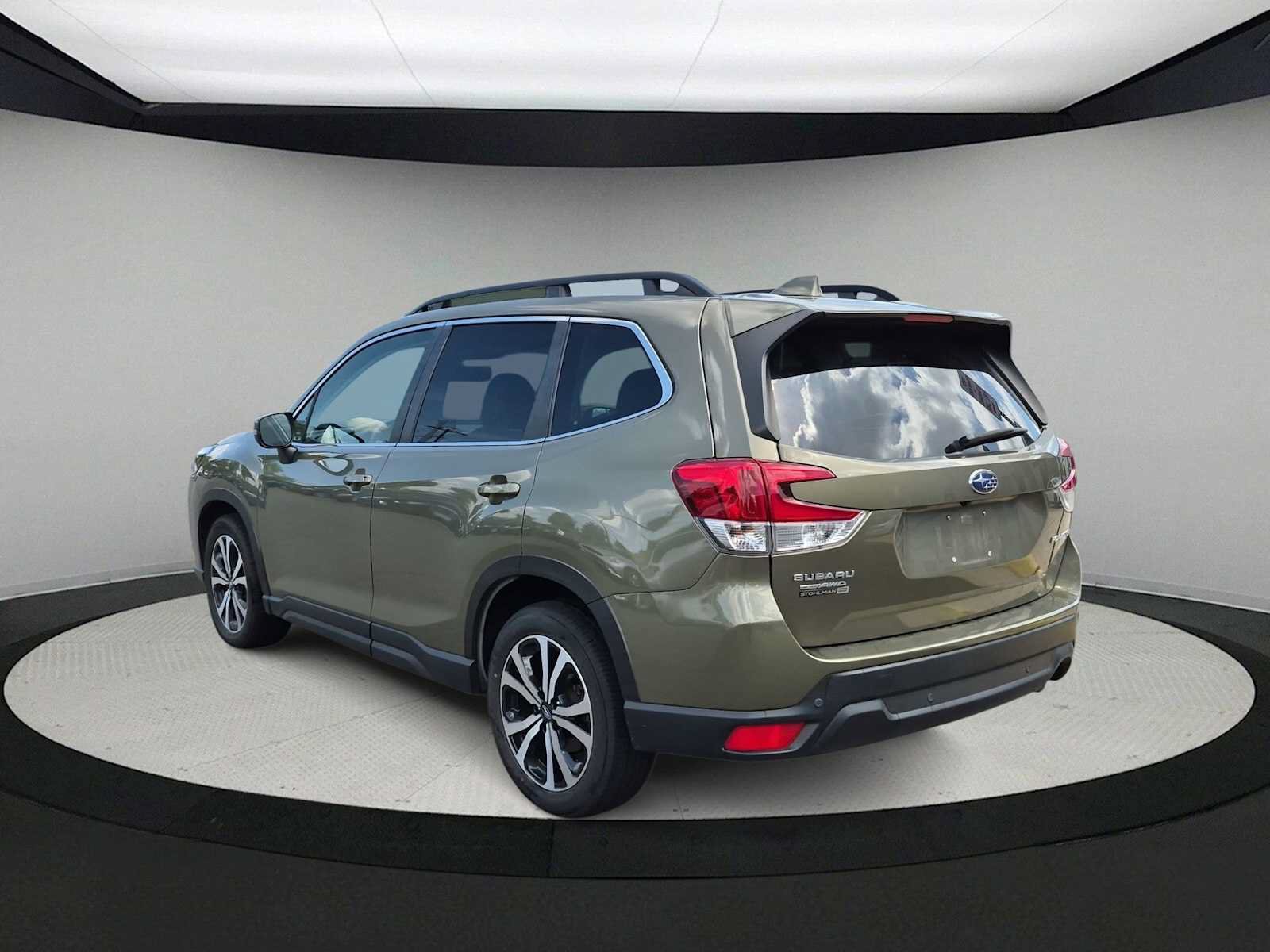 Used 2022 Subaru Forester Limited AWD/4WD image 6