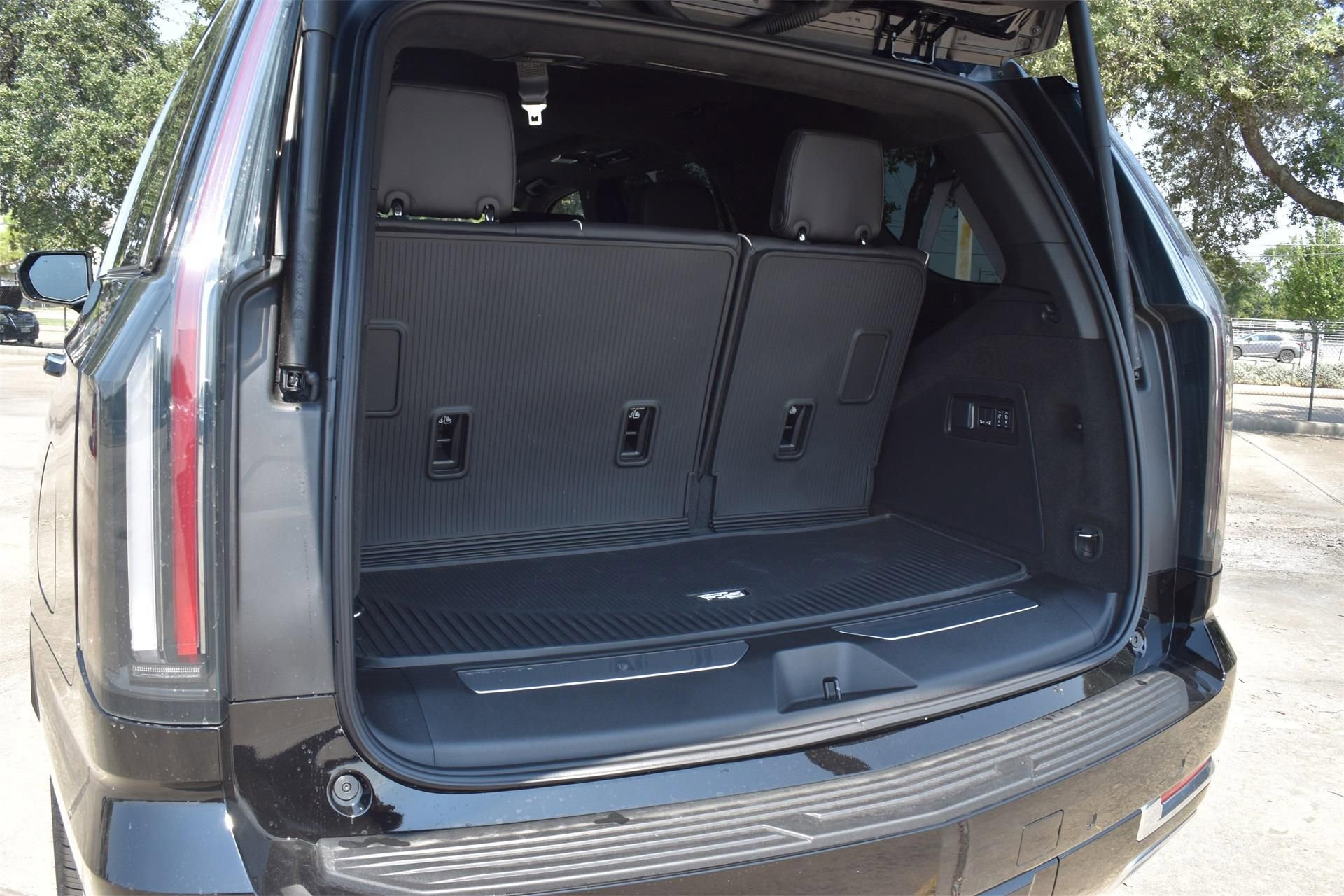 New 2025 Cadillac Escalade Premium Luxury Platinum w/ LPO, Floor Liner Package image 24