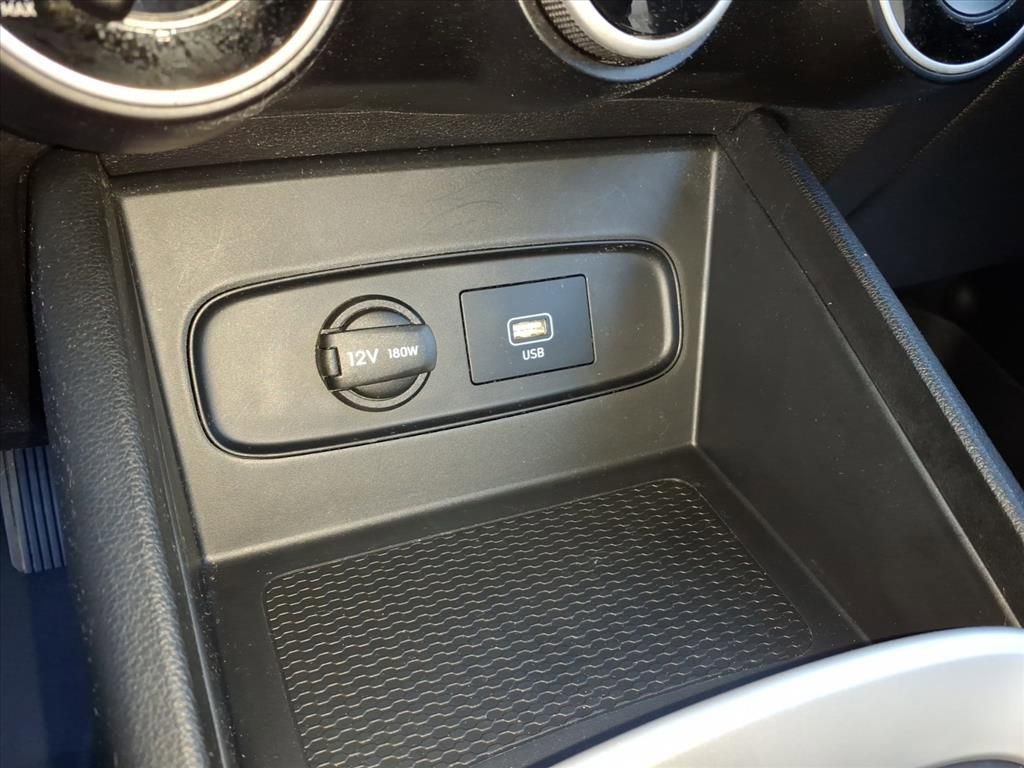 Used 2020 Hyundai Venue SE image 25