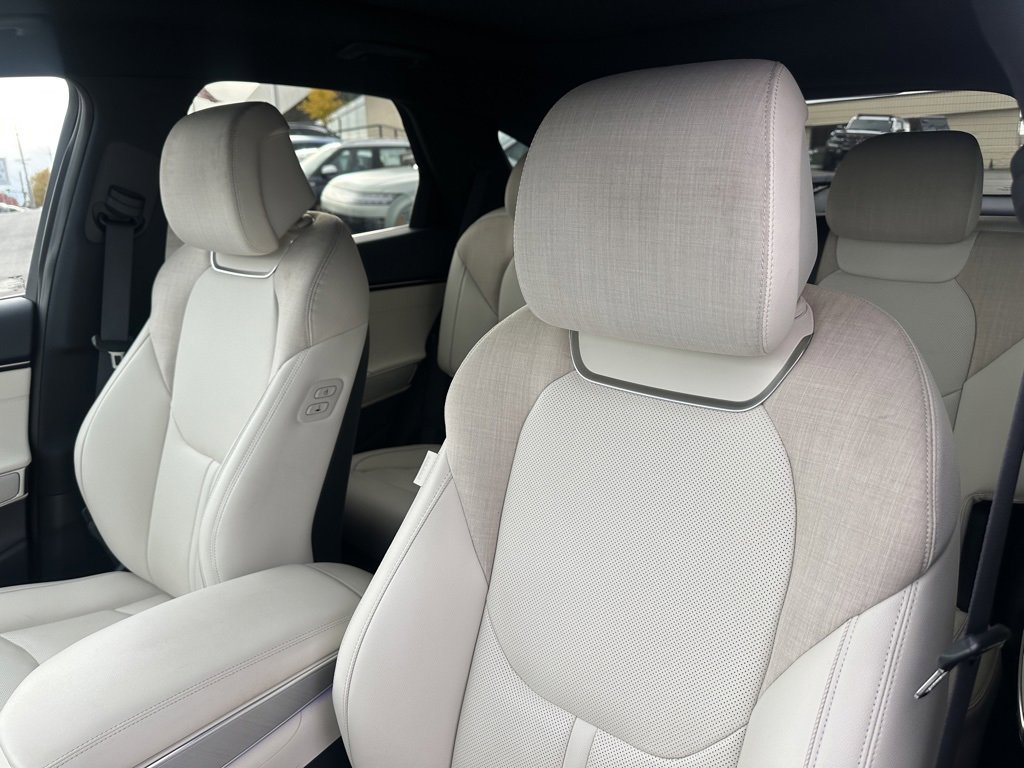 Used 2025 Genesis Electrified GV70 Advanced image 12