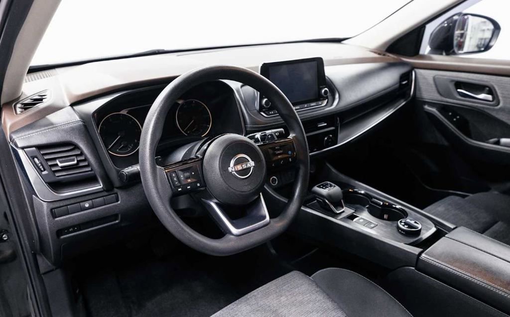 Used 2023 Nissan Rogue SV image 7