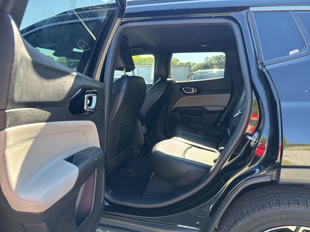 Used 2025 Jeep Compass Limited image 15