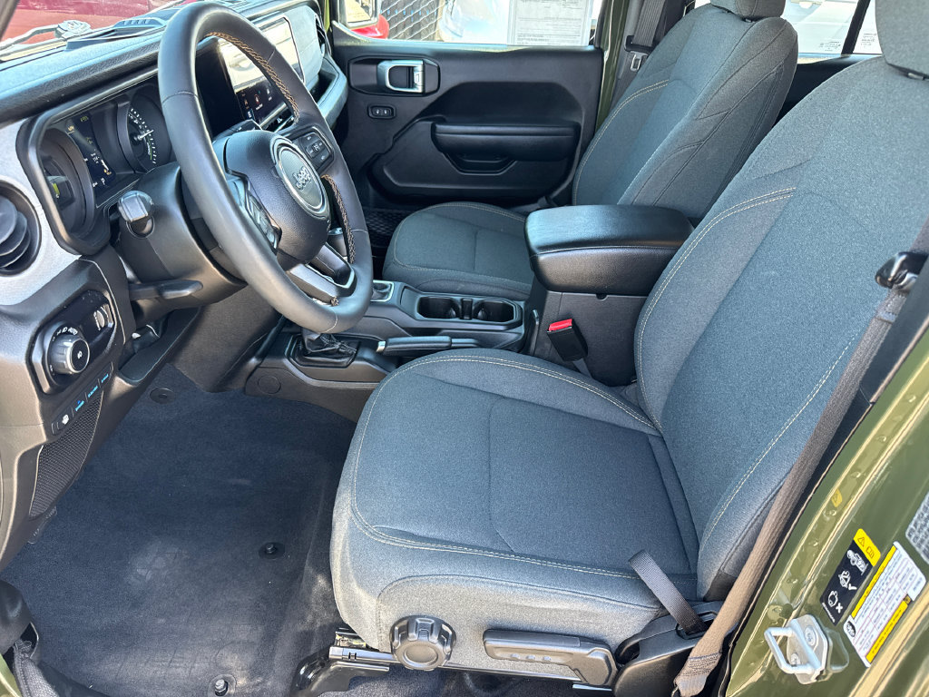 Certified 2024 Jeep Wrangler Unlimited w/ Convenience Group AWD/4WD image 25