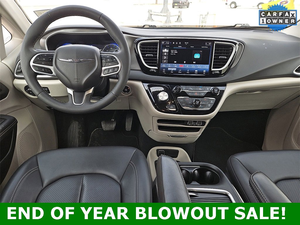 Used 2024 Chrysler Pacifica Touring-L image 12