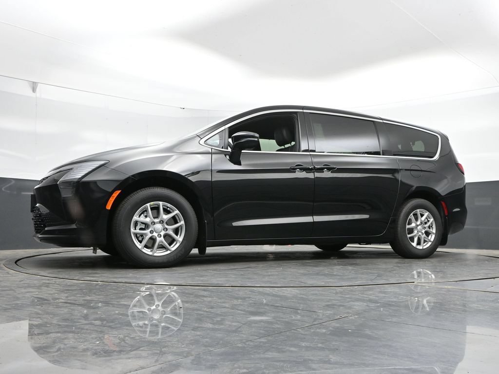 New 2027 Chrysler Pacifica Select FWD image 39