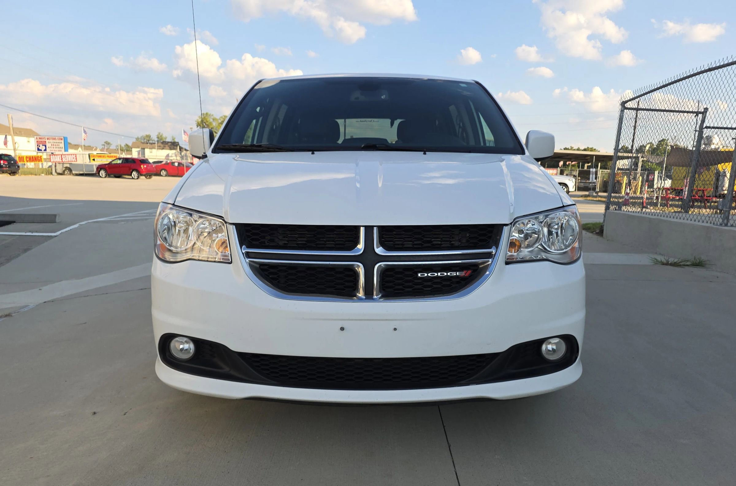 Used 2019 Dodge Grand Caravan SXT image 5