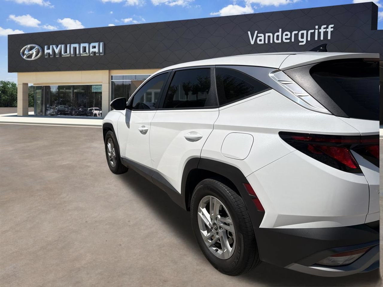 Used 2025 Hyundai Tucson SE FWD image 3
