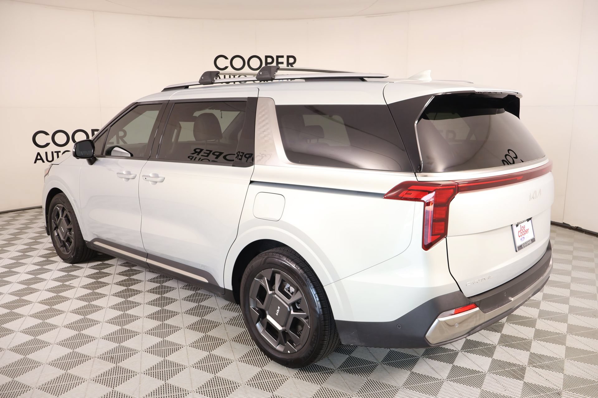 Used 2025 Kia Carnival SX FWD image 24