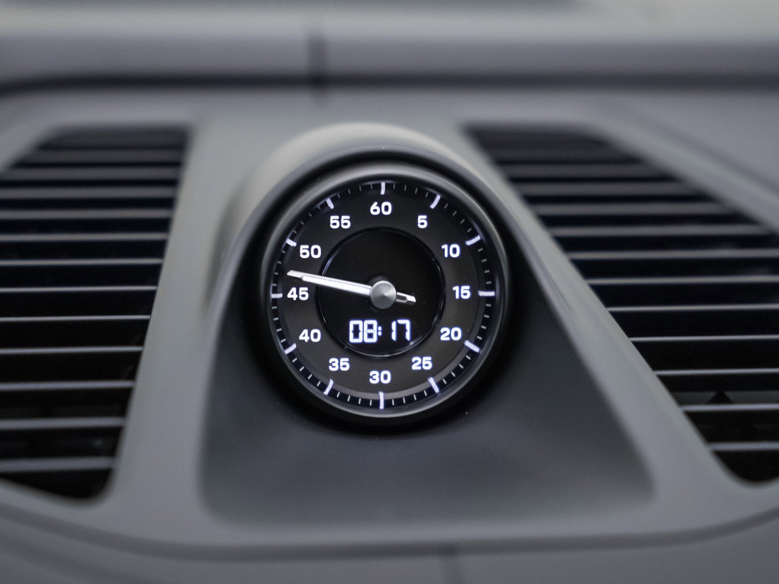 Used 2025 Porsche Macan Turbo Electric image 20