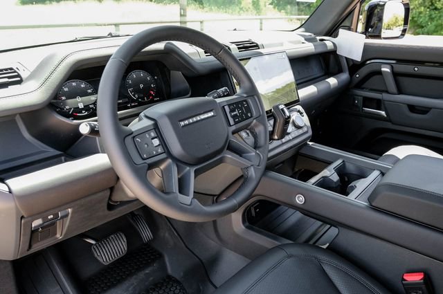 New 2026 Land Rover Defender 110 X-Dynamic SE AWD/4WD image 2