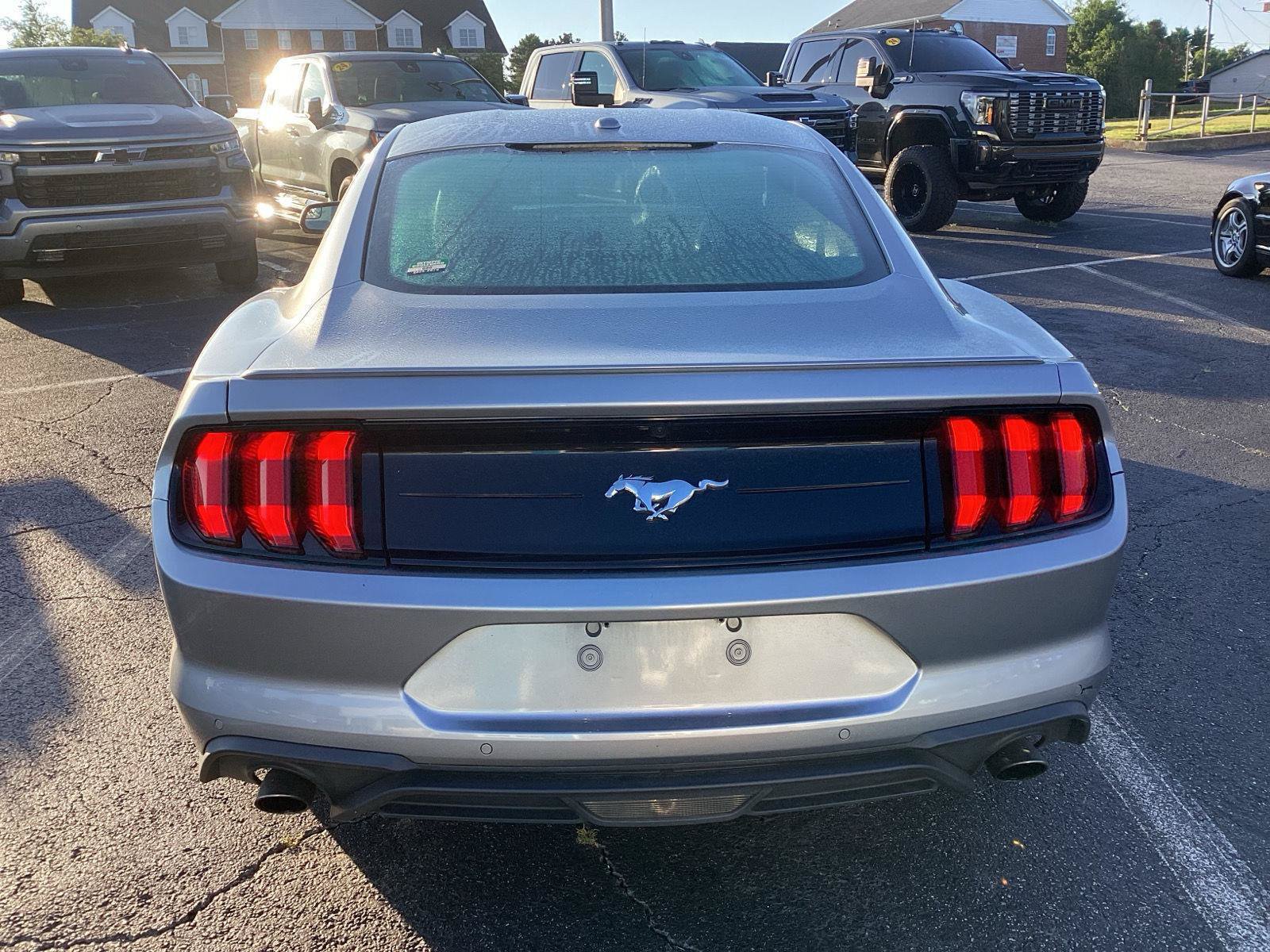Used 2020 Ford Mustang Premium RWD image 3