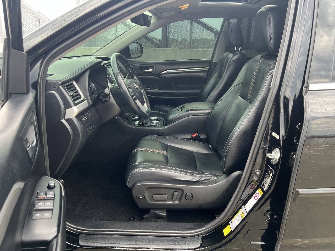 Used 2018 Toyota Highlander SE w/ Protection Package #3 AWD/4WD image 17