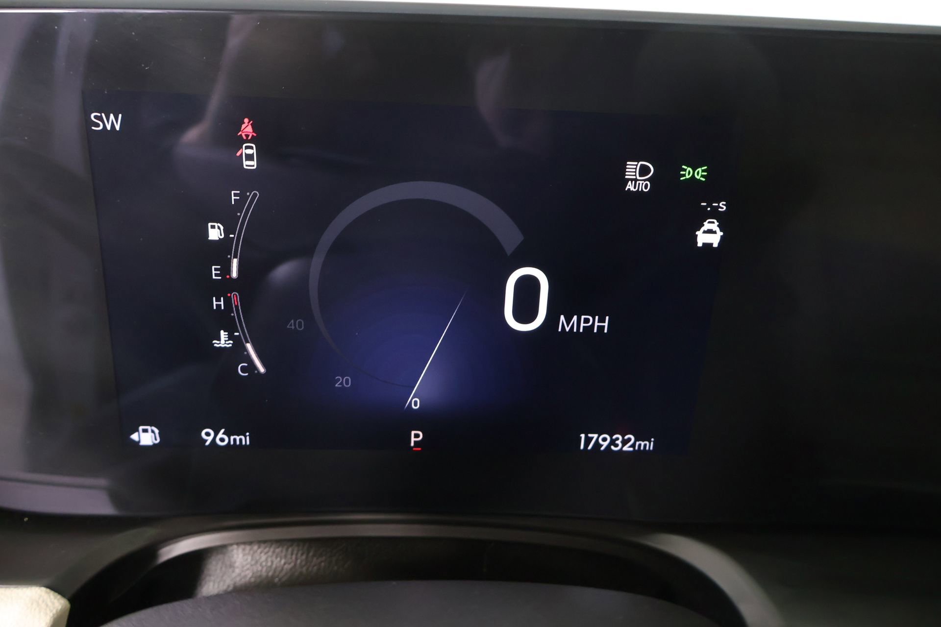 Used 2025 Buick Encore GX Avenir w/ Avenir Technology Package AWD/4WD image 4