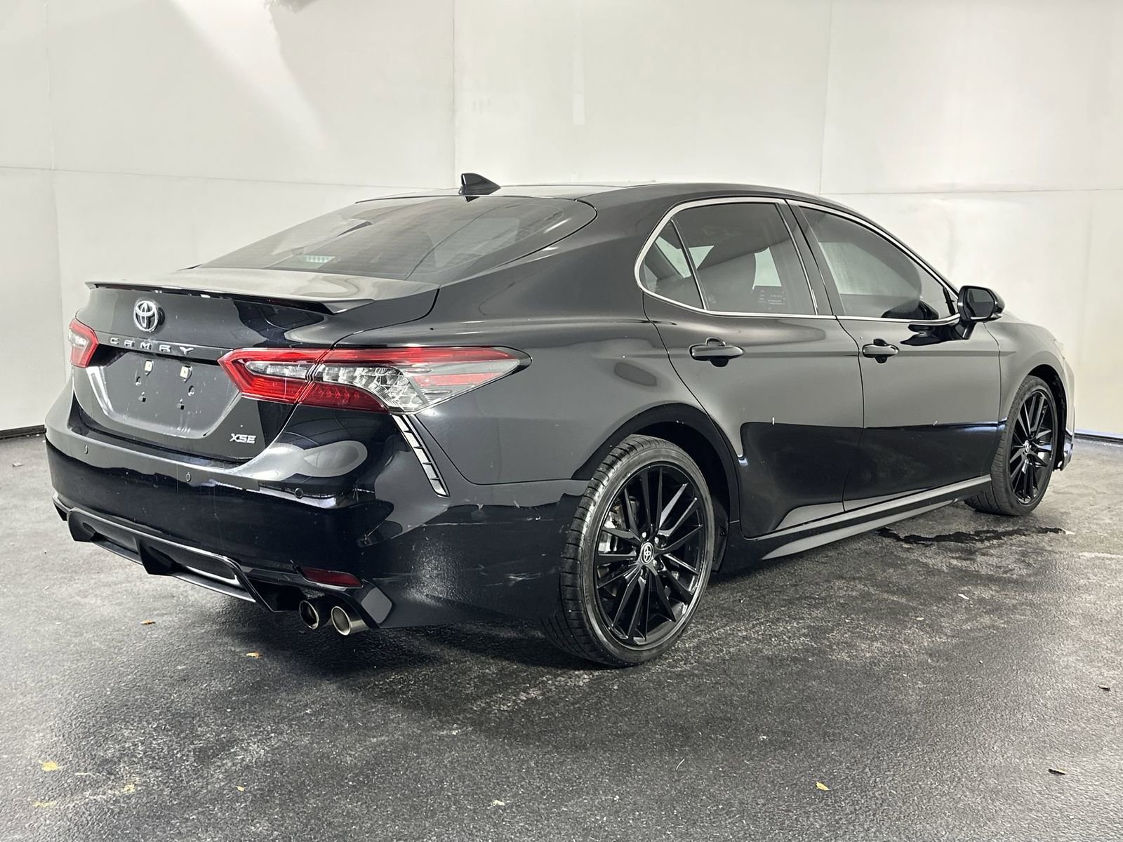 Used 2023 Toyota Camry XSE w/ Navigation Package image 11