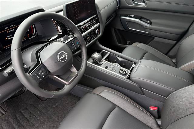 New 2026 Nissan Pathfinder SL w/ SL Premium Package (P04) AWD/4WD image 10
