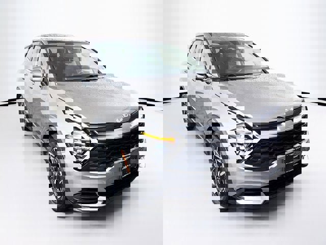 Certified 2025 Kia Sportage LX image 3