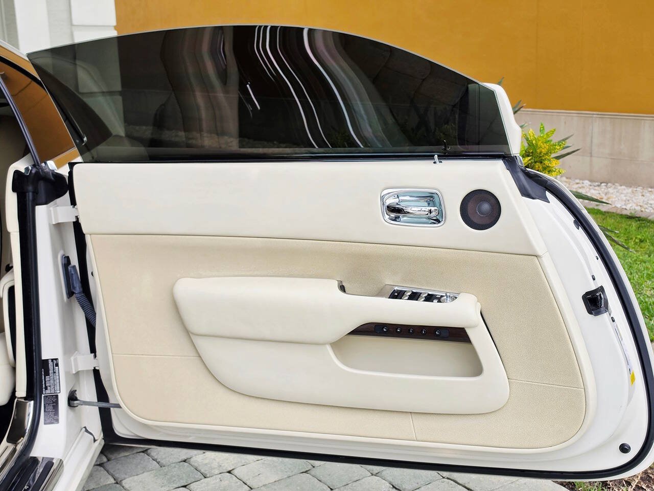 Used 2014 Rolls-Royce Wraith RWD image 59